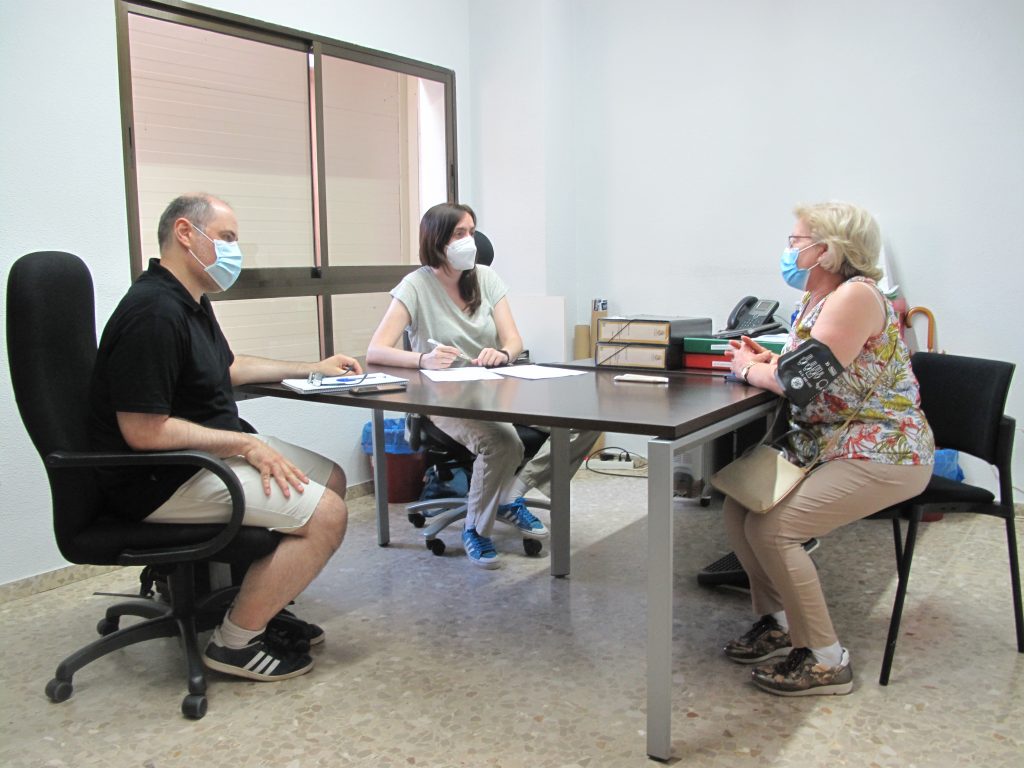 El personal técnico del Plan Estratégico de Turismo de Cofrentes entrevista a las empresas turísticas y asociaciones del municipio