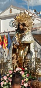 La imagen peregrina de la Virgen de los Desamparados visitó Cofrentes